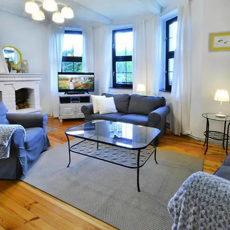 Comfortable With Fireplace, Garden Pollnow