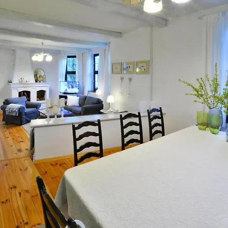 Comfortable Holiday Villa With Fireplace, Garden فيلة Pollnow