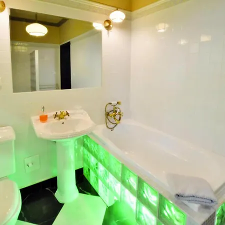 빌라 Comfortable With Fireplace, Garden