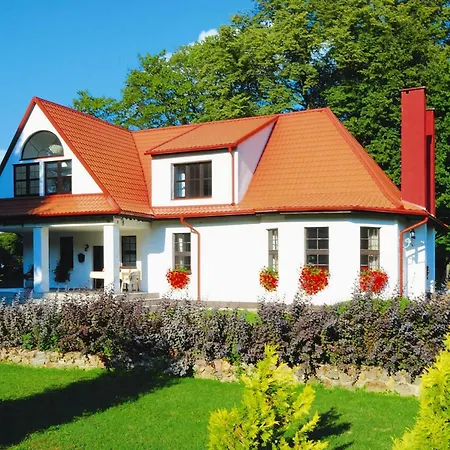 Comfortable With Fireplace, Garden Pollnow