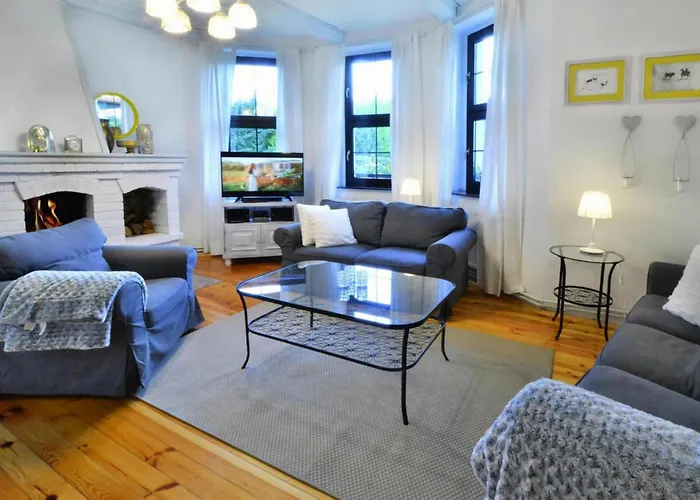 Comfortable With Fireplace, Garden Pollnow