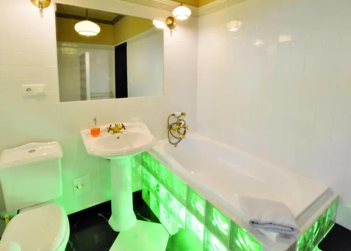 Villa Comfortable With Fireplace, Garden