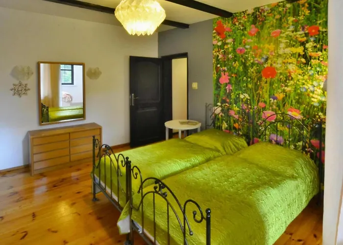 Comfortable With Fireplace, Garden Pollnow