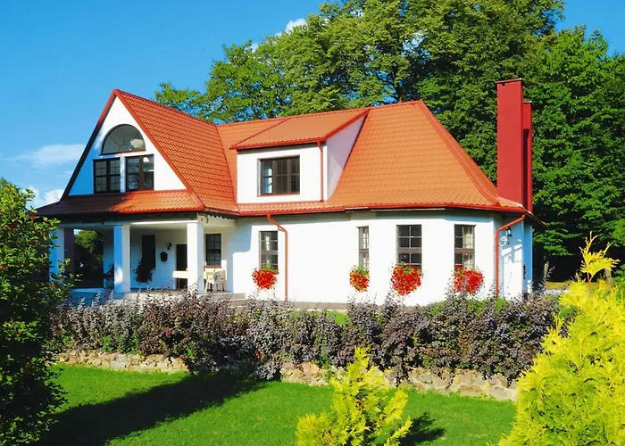 Comfortable With Fireplace, Garden Pollnow